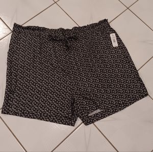 4/$60 Black & White Fancy Shorts - Size 3X